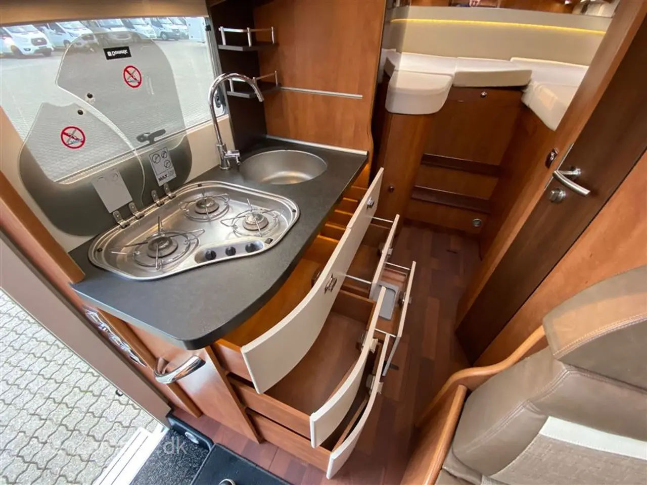 Billede 21 - 2016 - Carthago c-tourer T143 LE Luksus camper - med enkeltsenge og automatgear.