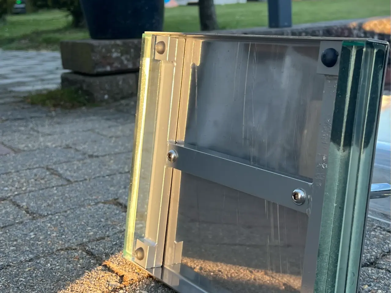 Billede 6 - Eksklusiv avis- brochureholder fra chairs + more.