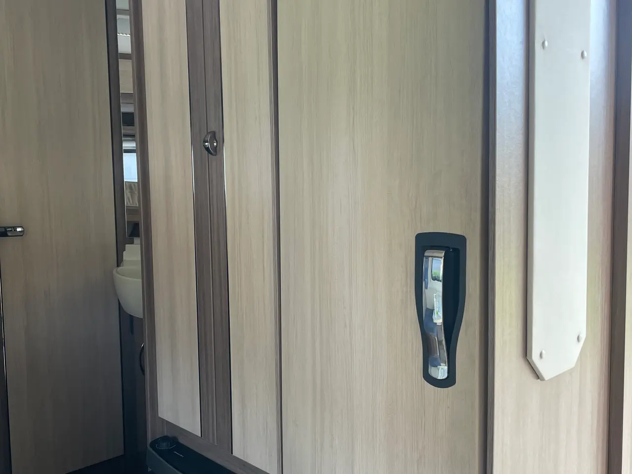 Billede 9 - Nysynet Hobby 400 SFE, Deluxe Campingvogn &fortelt