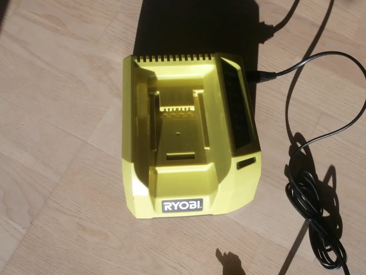 Billede 1 - RYOBI OPLADER TIL 36V BATTERIER 36V/1,7A
