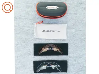 Brilleglas med etui fra Swisseye (str. 15 cm)