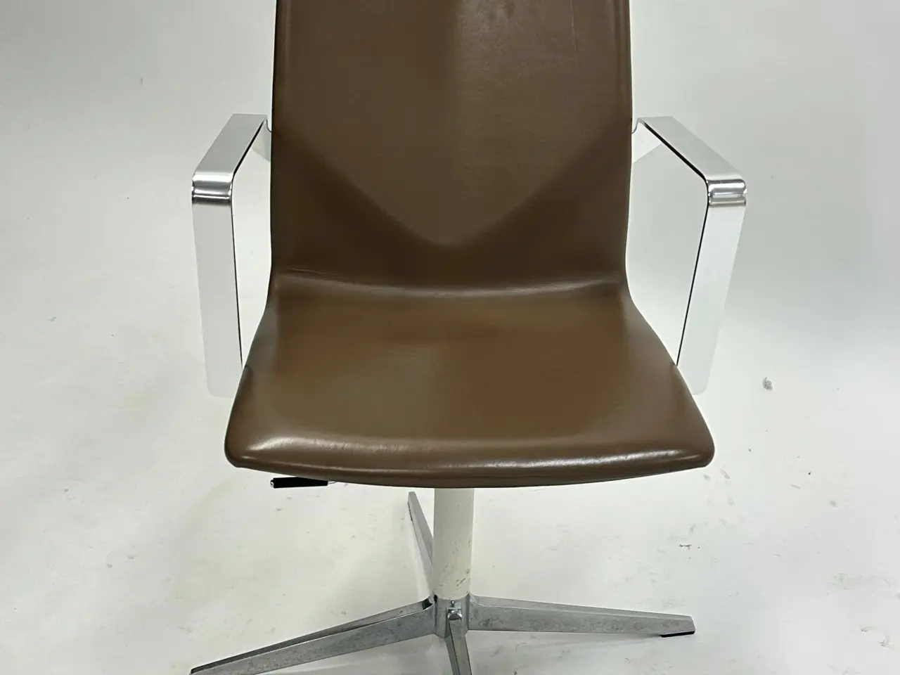 Billede 3 - Four Design 4-Cast XL Stol – Mørkebrun med Krom Stel m. Armlæn