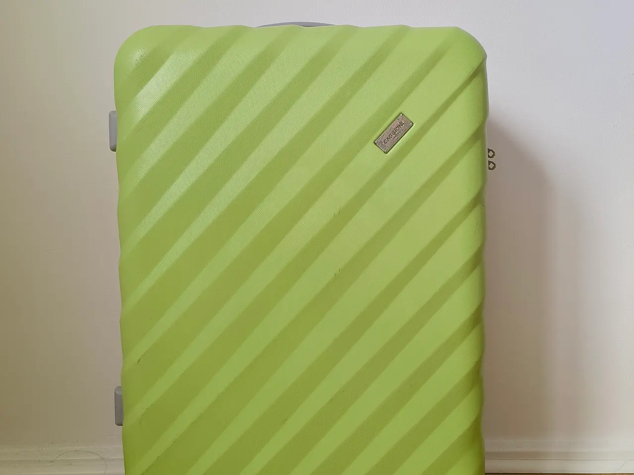 Billede 1 - SKARP PRIS! Neongrøn mellemstor kuffert, 60-80L (6