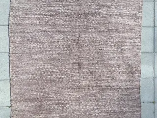 Beige kludetæppe i flettet læder/ skind - 205x138.