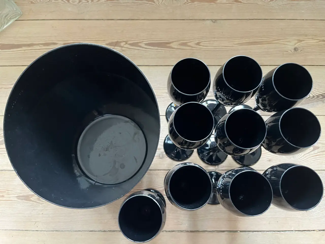 Billede 4 - Champagne køler og champagneglas Ayala i sort plas