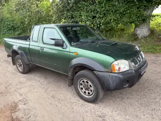 Nissan king cab 4x4 pickup ,,mega fed grisevogn