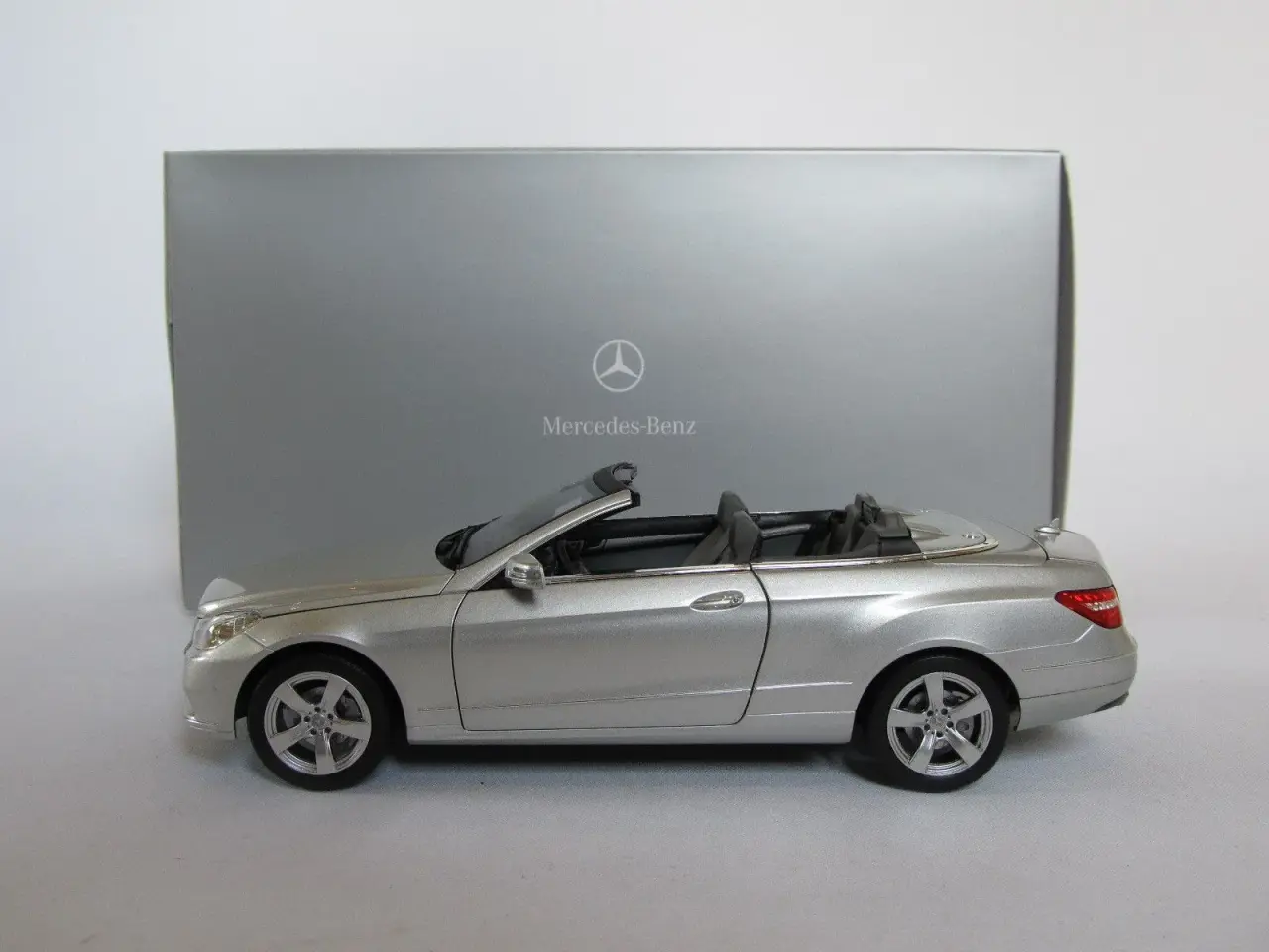 Billede 4 - 2010 Mercedes E-Klasse Cabrio 1:18