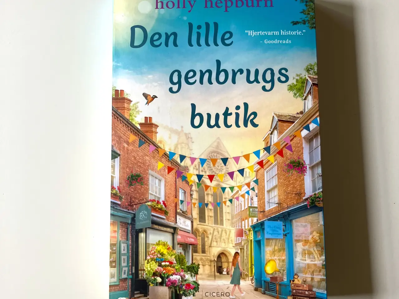Billede 1 - Den lille genbrugsbutik. Af Holly Hepburn