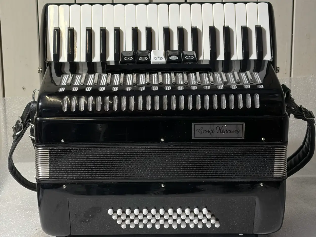 Billede 3 - George Hennesy harmonika – flot sort model