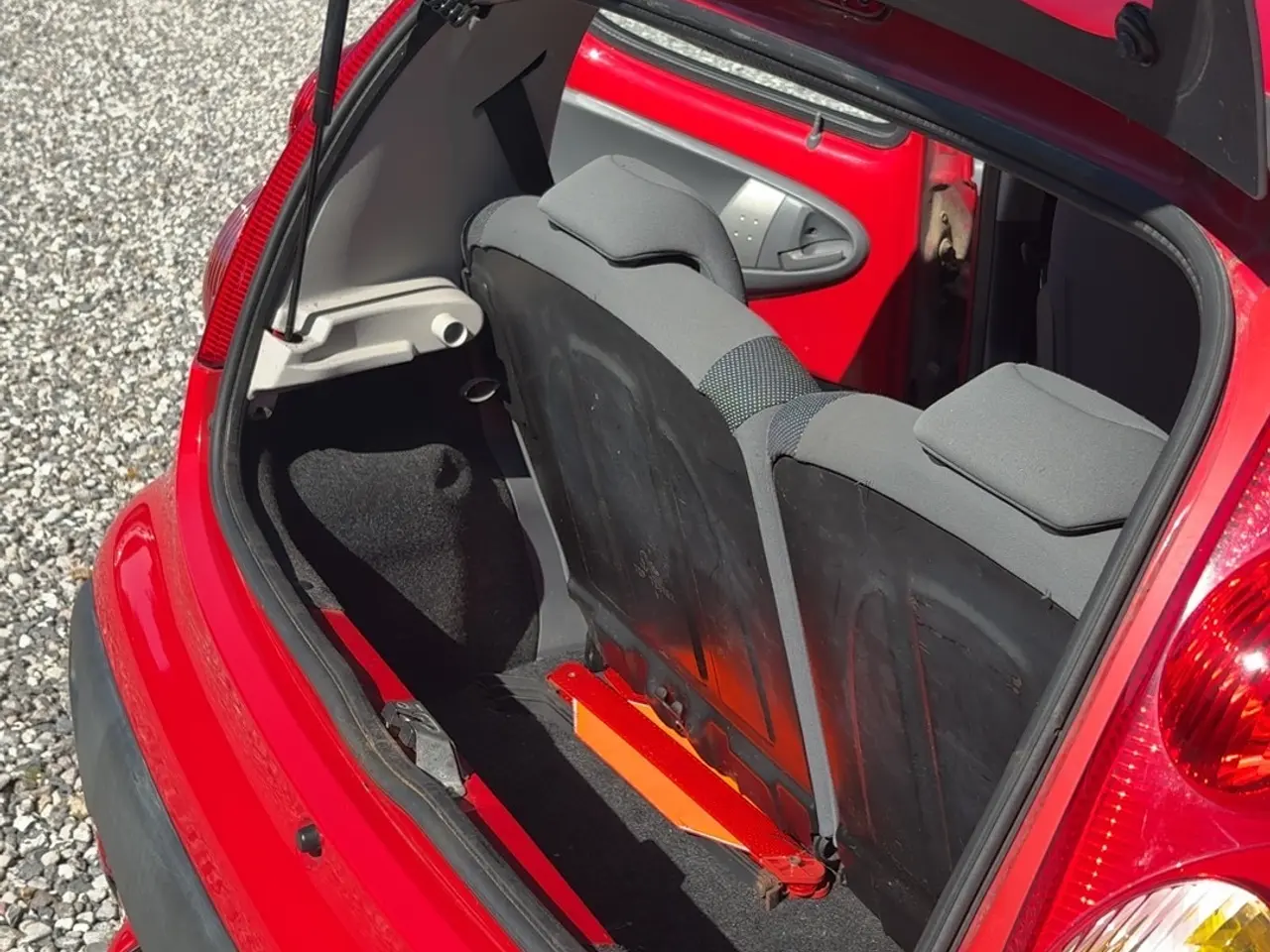 Billede 5 - Nysynet og velholdt Peugeot 107 sælges