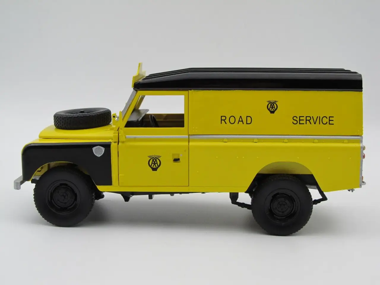 Billede 7 - 1971 Land Rover 109" Serie III Hard Top 1:18