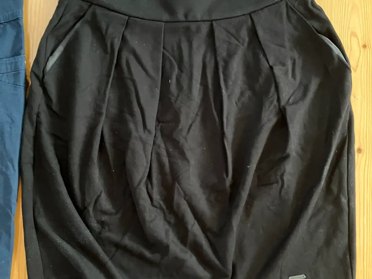 Billede 4 - Shorts, capri, nederdele str. 42