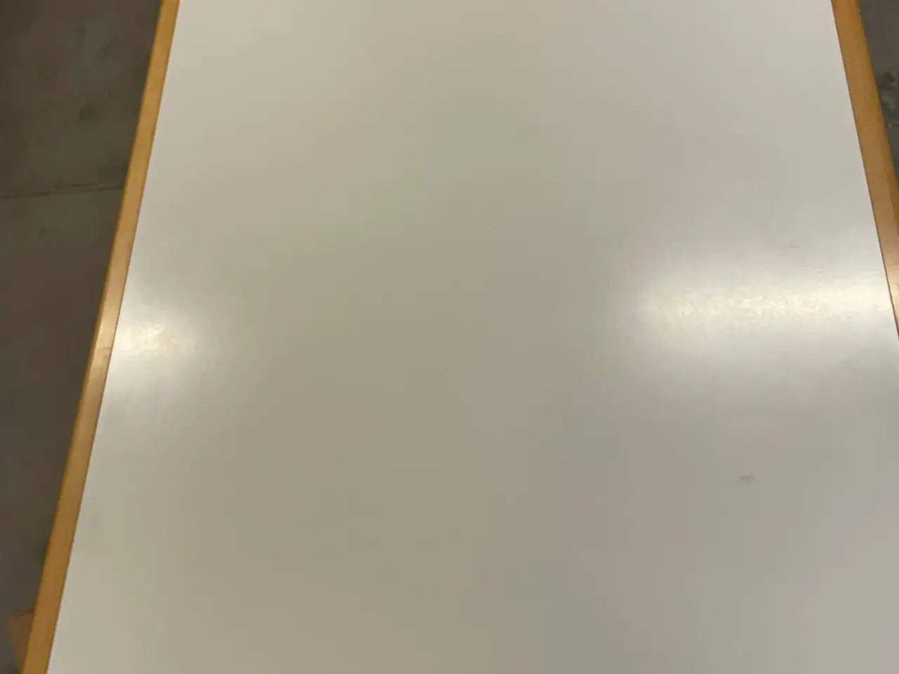 Billede 2 - Spisebord med hvid bordplade