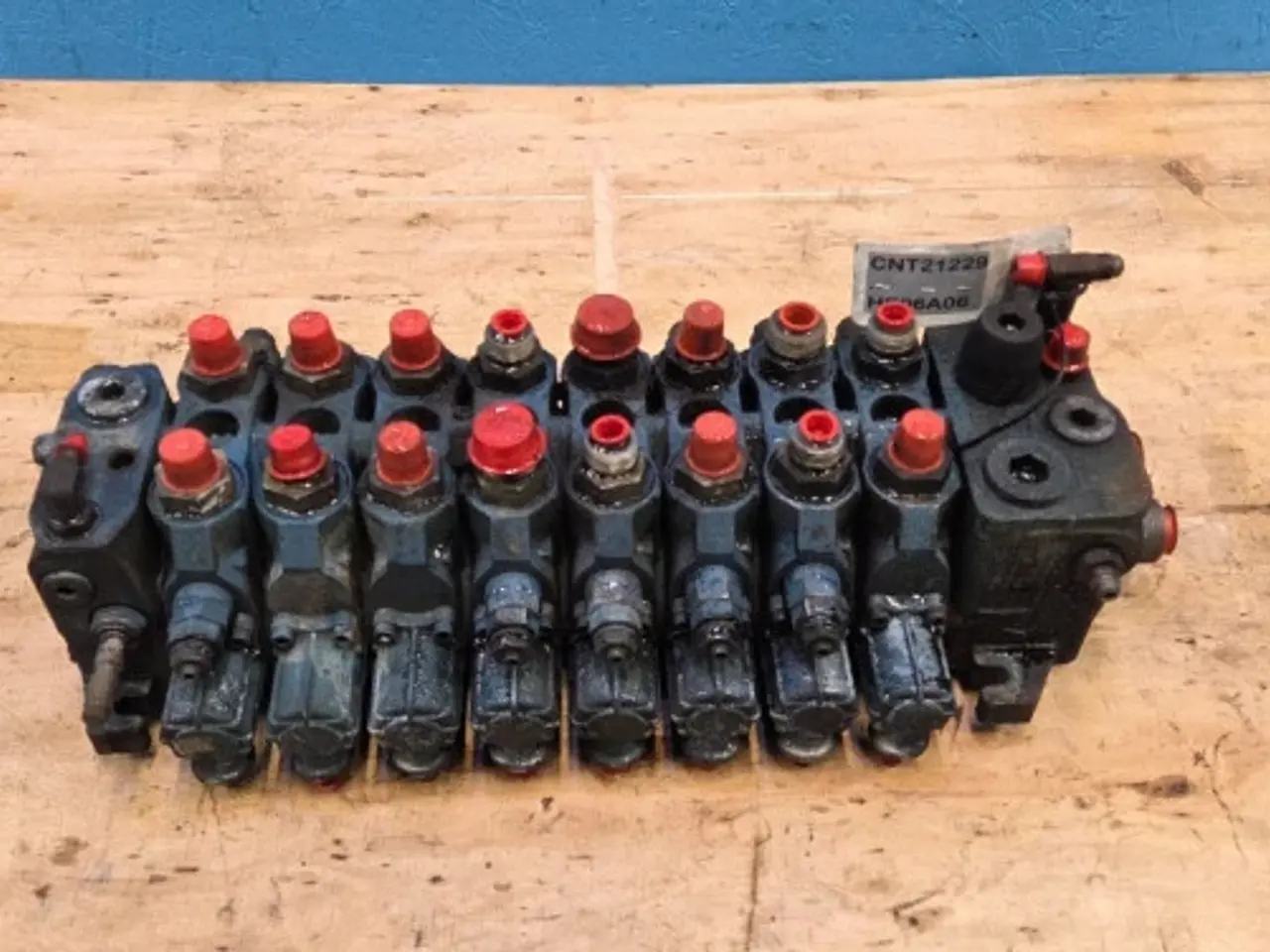 Billede 2 - New Holland LB115B Hydraulikventil 87305216