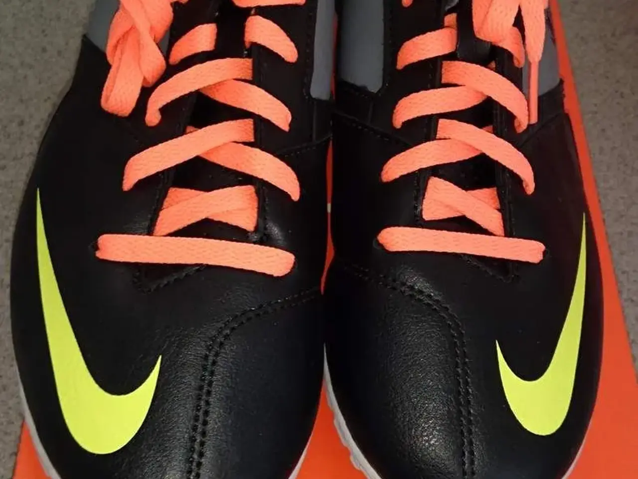 Billede 2 - Nye Nike Bomba 2 fodboldsko Str. 38