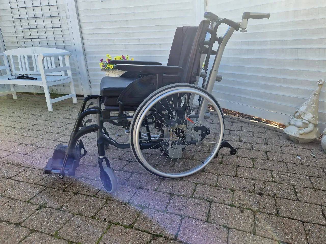 Billede 2 - Invacare kørestol let brugt.