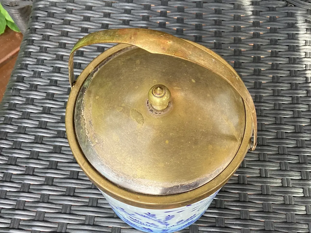 Billede 7 - Fin ældre kiksespand i opaline glas med blå glasur