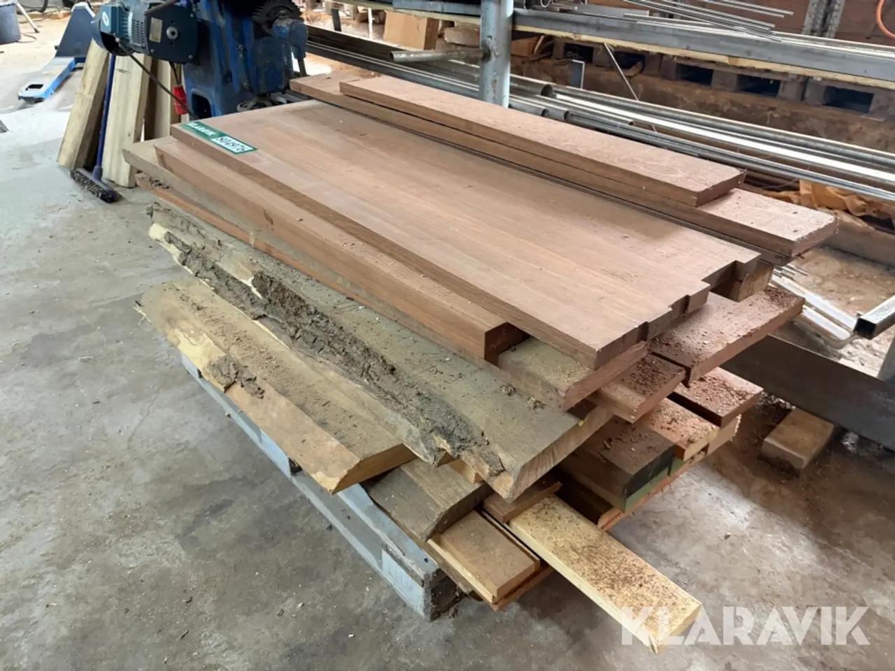 Billede 1 - Lot med blandede planker - Elm og Mahogni 1 palle