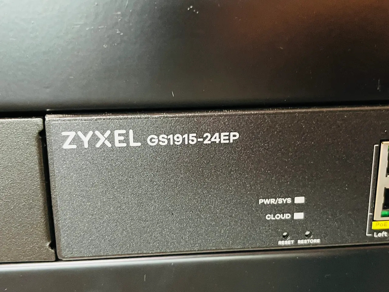 Billede 3 - Rackkuffert med Switch ZYXEL, SENNHEISER EW Digital