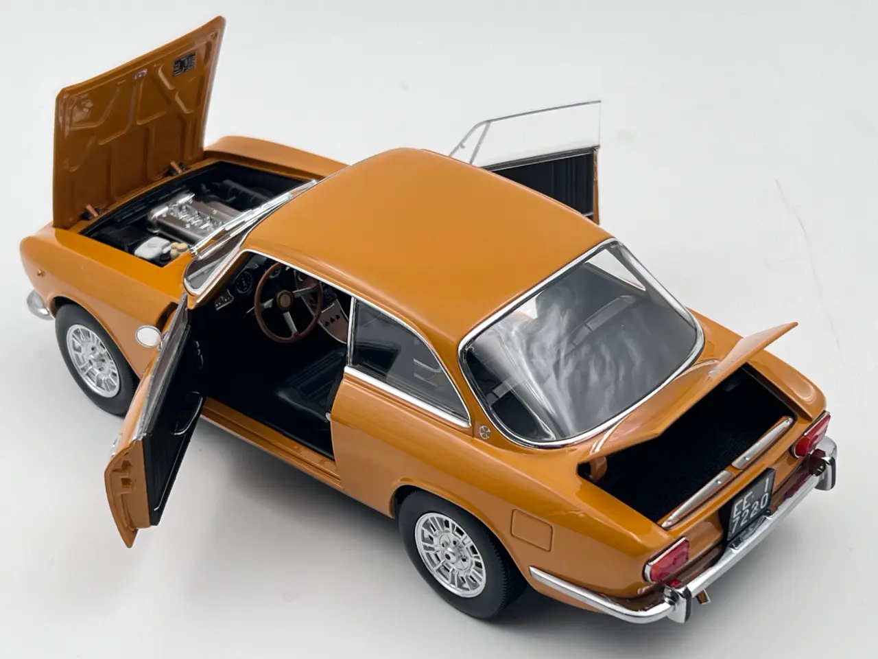 Billede 4 - 1970 Alfa Romeo 1750 GTV 1:18 Super flot