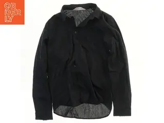 Sort skjorte fra H&M (str. 146)