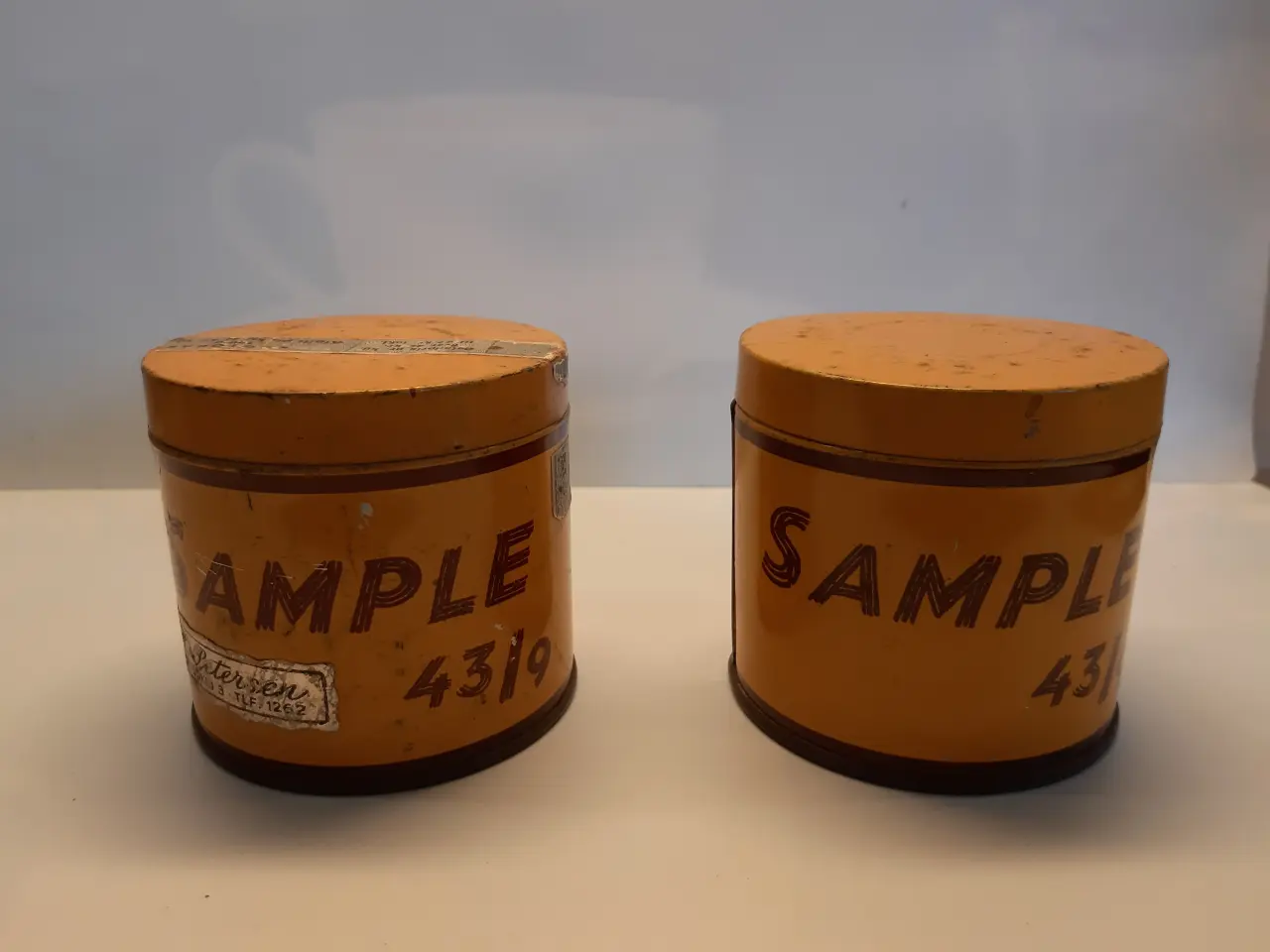 Billede 1 - Sjældne Tobaksdåser 2 stk "Sample 43/9"
