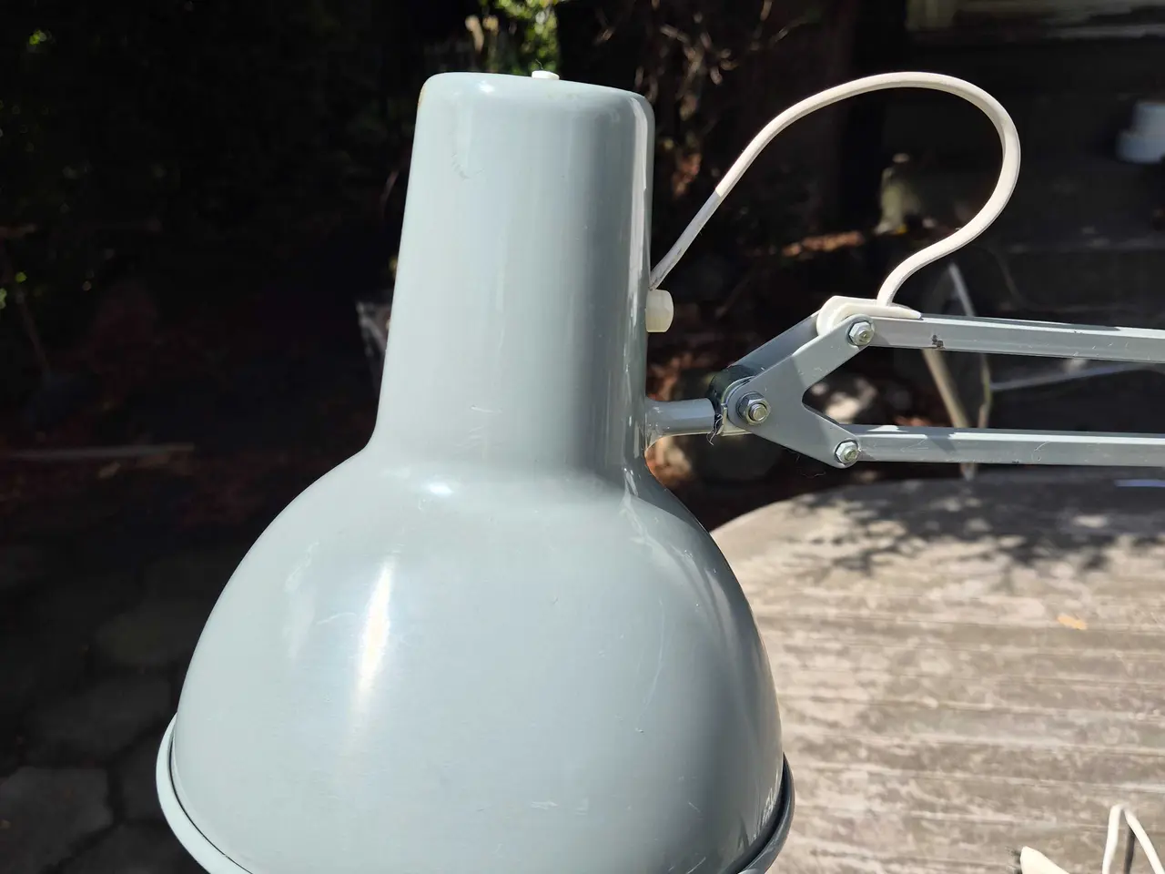 Billede 3 - Velholdt grå arkitektlampe med rækkevidde 