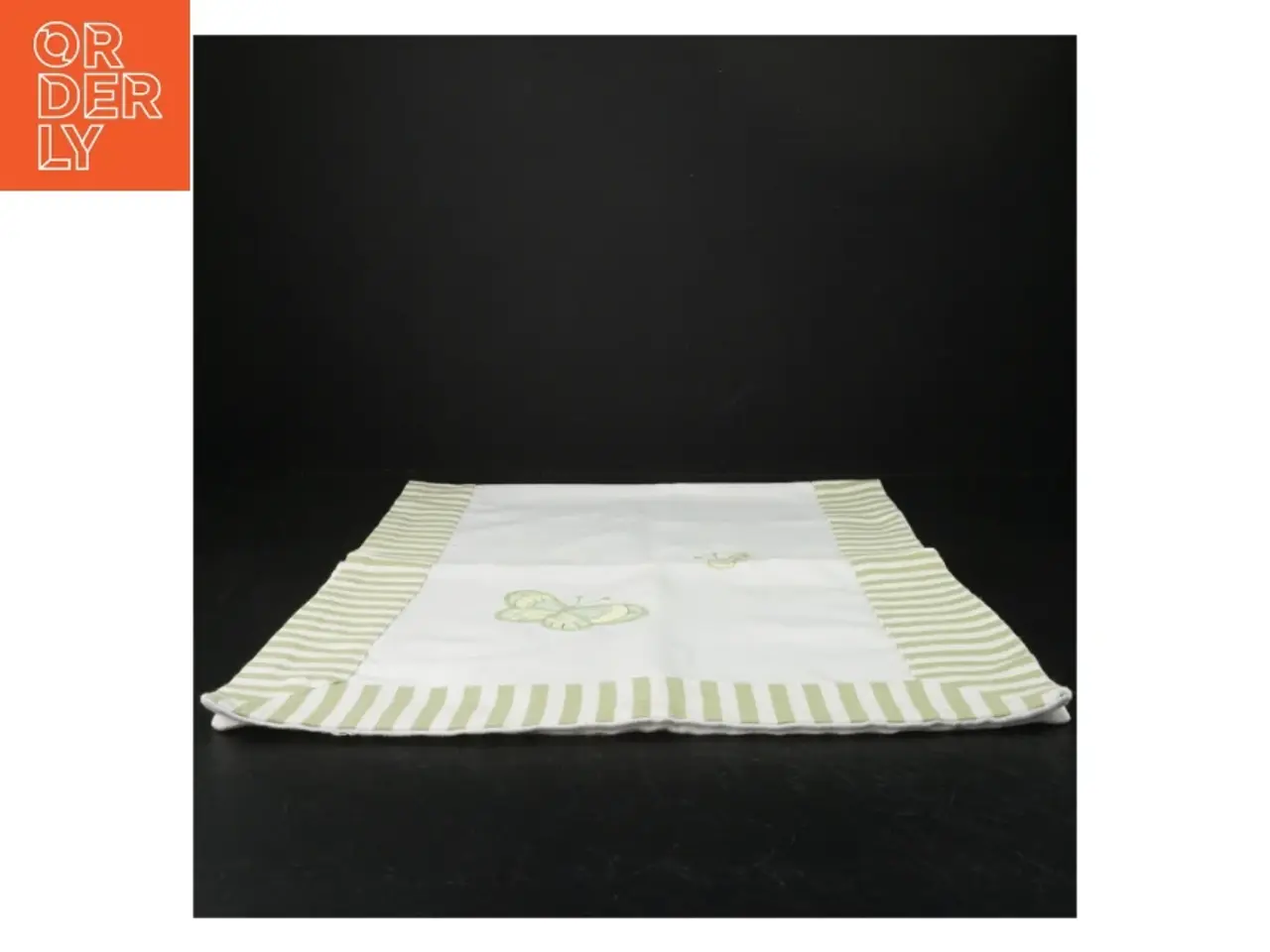 Billede 6 - Duge med broderet sommerfugl (str. 90 x 34 cm)