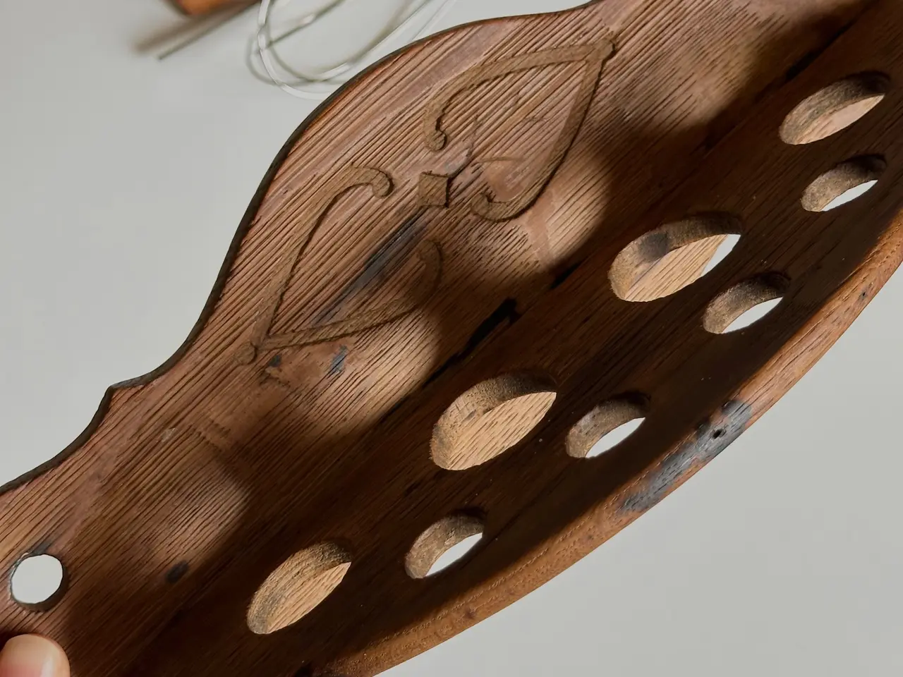 Billede 3 - Antik grydeskeholder, træ