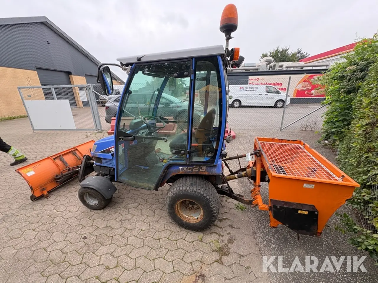 Billede 4 - Traktor Iseki TXG23 med kost og plov