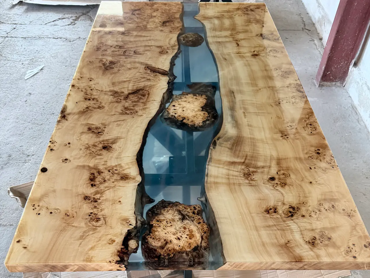 Billede 3 - Epoxy spisebord i poppeltræ med river