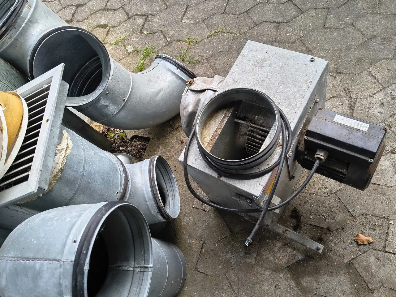 Billede 2 - Udsugnings motor og 2 store luft filtre