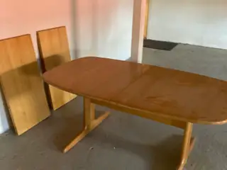 Spisebord i bøg med 2 Extra plader.