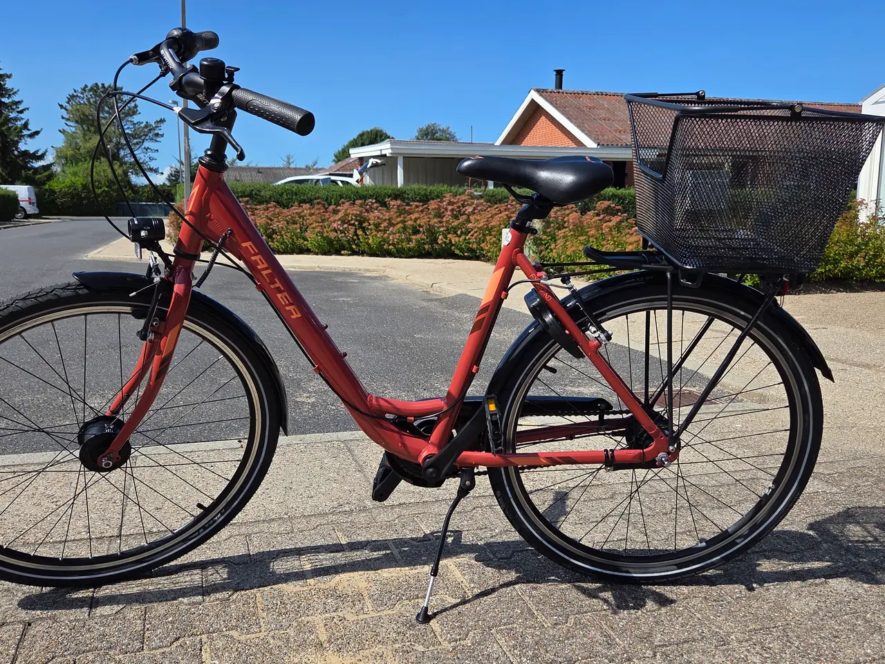 Billede 5 - Cykel med lav indstigning, 26", årg 2024