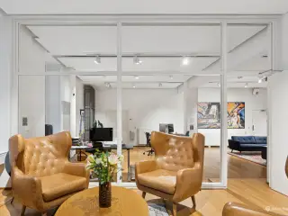 Bliv en del af B!NGS: Lyst og moderne kontorlejemål med høj loftshøjde og privat terrasse