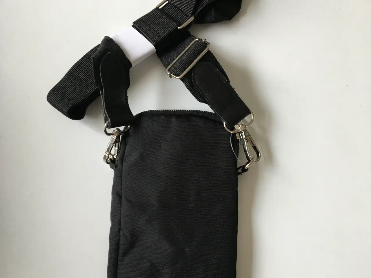Billede 2 - Ny mobiltaske i sort nylon med kraftig inds. rem