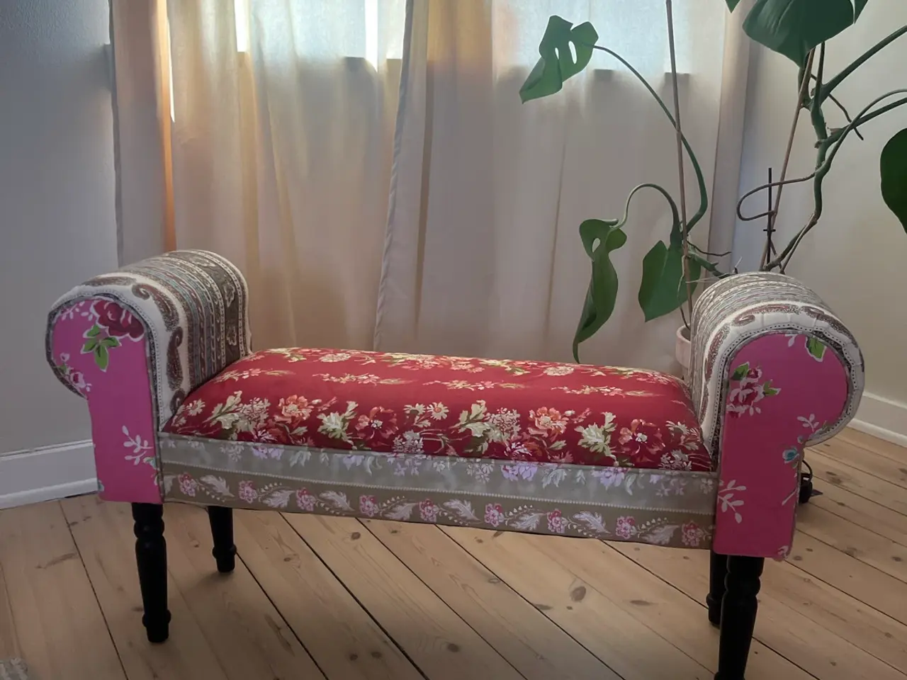 Billede 1 - Bænk i rød patchwork
