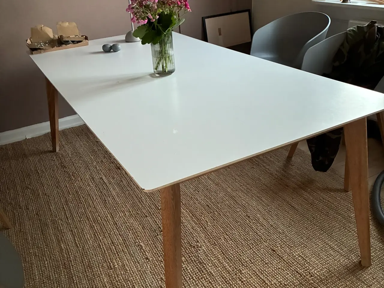 Billede 1 - Hvid laminat spisebords og massiv egetræ ben