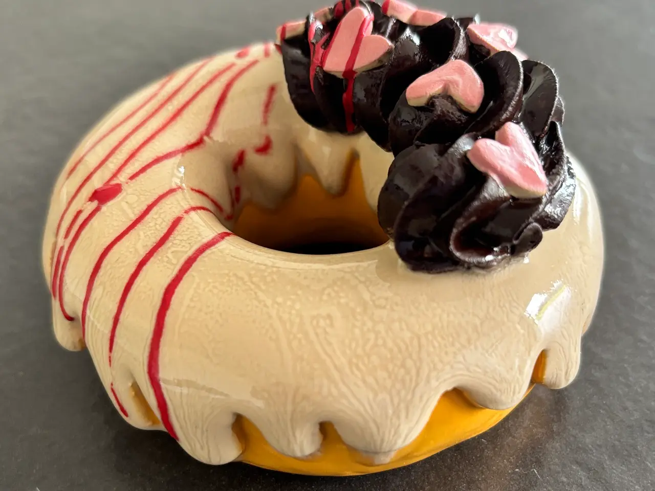 Billede 11 - Donuts håndlavet i keramik.