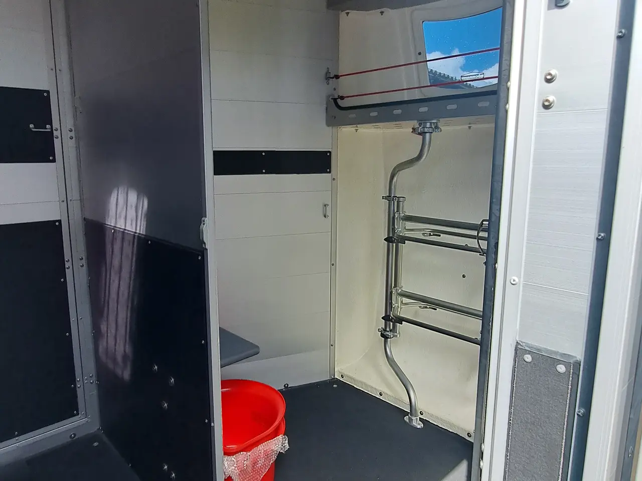 Billede 5 - Topudstyret Hestetrailer - Demomodel - spar 22.000