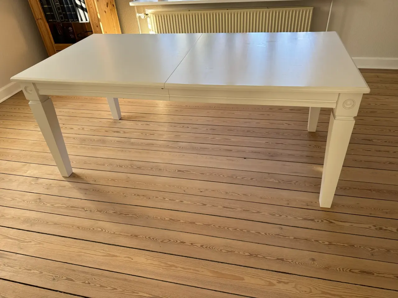 Billede 3 - Hvidt Spisebord