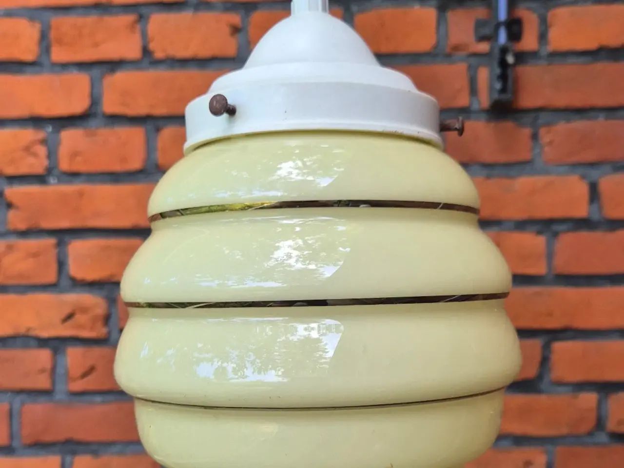 Billede 1 - Elfenbensfarvet art deco kuppel med sølvstriber