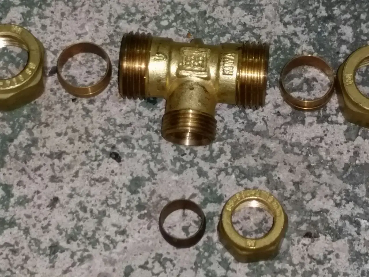 Billede 1 - Messing fittings med klemmering 