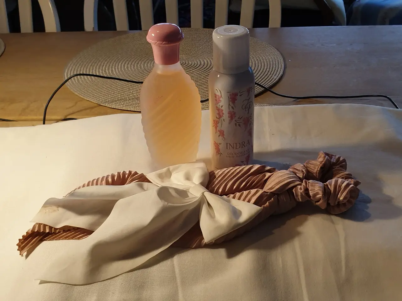Billede 1 - Indra parfume - deodorant -sløjfer ialt20kr