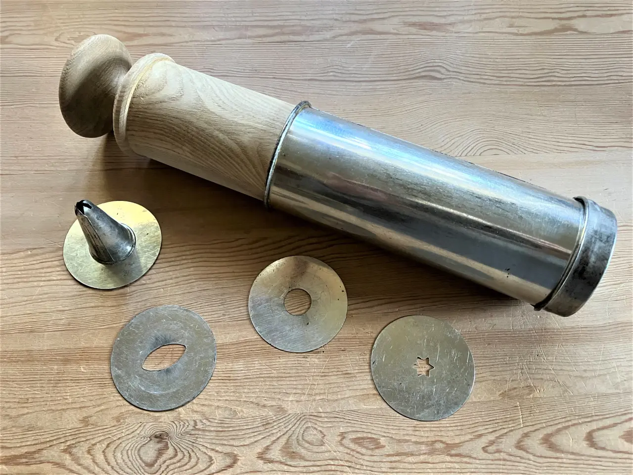 Billede 2 - Retro køkkengrej, bollesprøjte, citronpresser m.m.