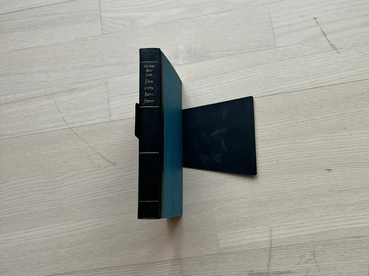 Billede 1 - Den sorte Korsfarer - af Alistair Maclean