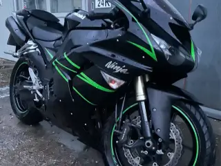 Kawasaki Ninja ZX10R – 2011- 175HK