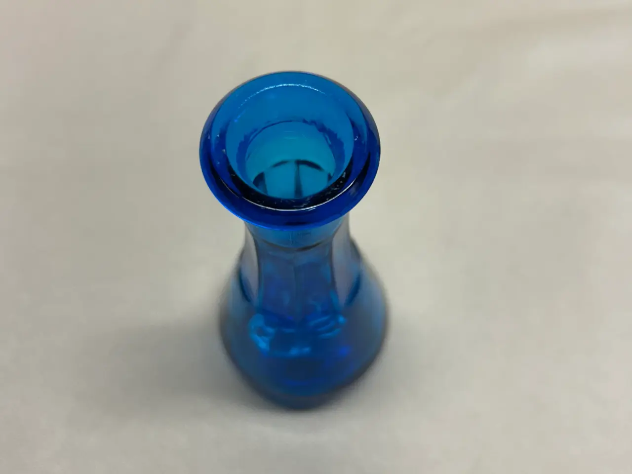 Billede 2 - Smuk vintage vase i koboltblå glas.