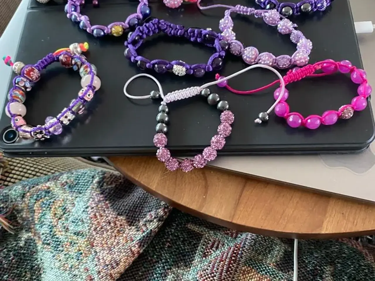 Billede 1 - Nye knyttede armbånd
