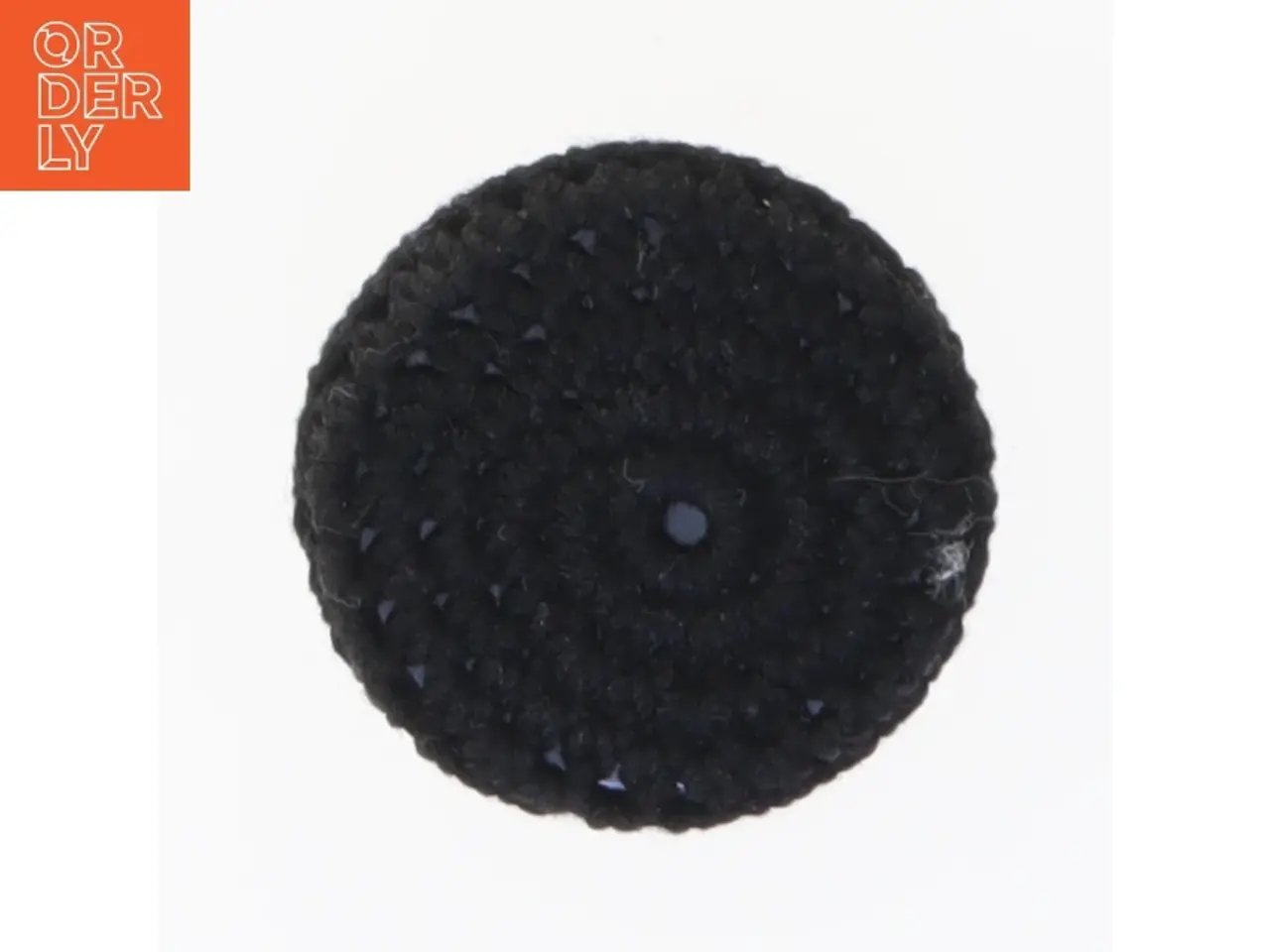 Billede 1 - Sort broche i uld (str. Ø 4 cm)